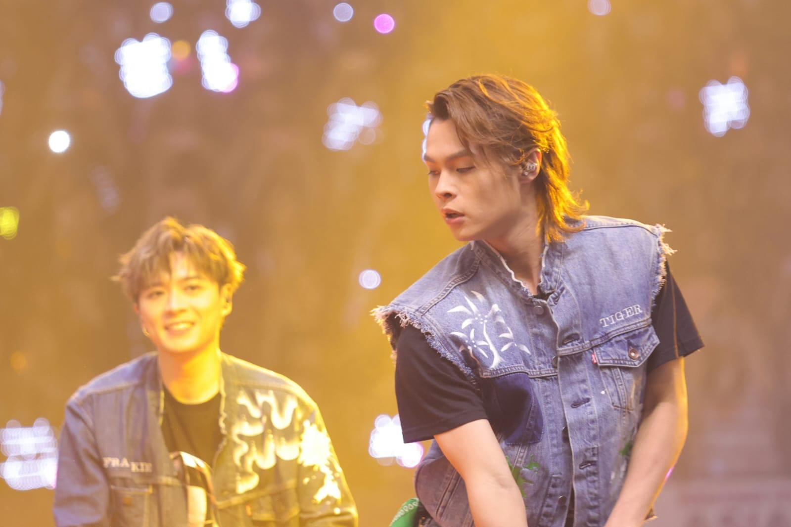 MIRROR跳唱團歌為6周年見面會炒熱氣氛。(吳康琦攝)