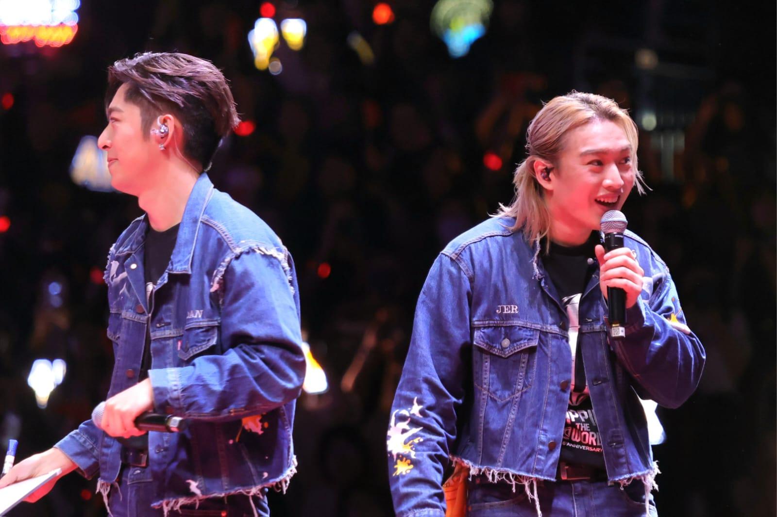 Edan和Jer落力玩遊戲。(吳康琦攝)