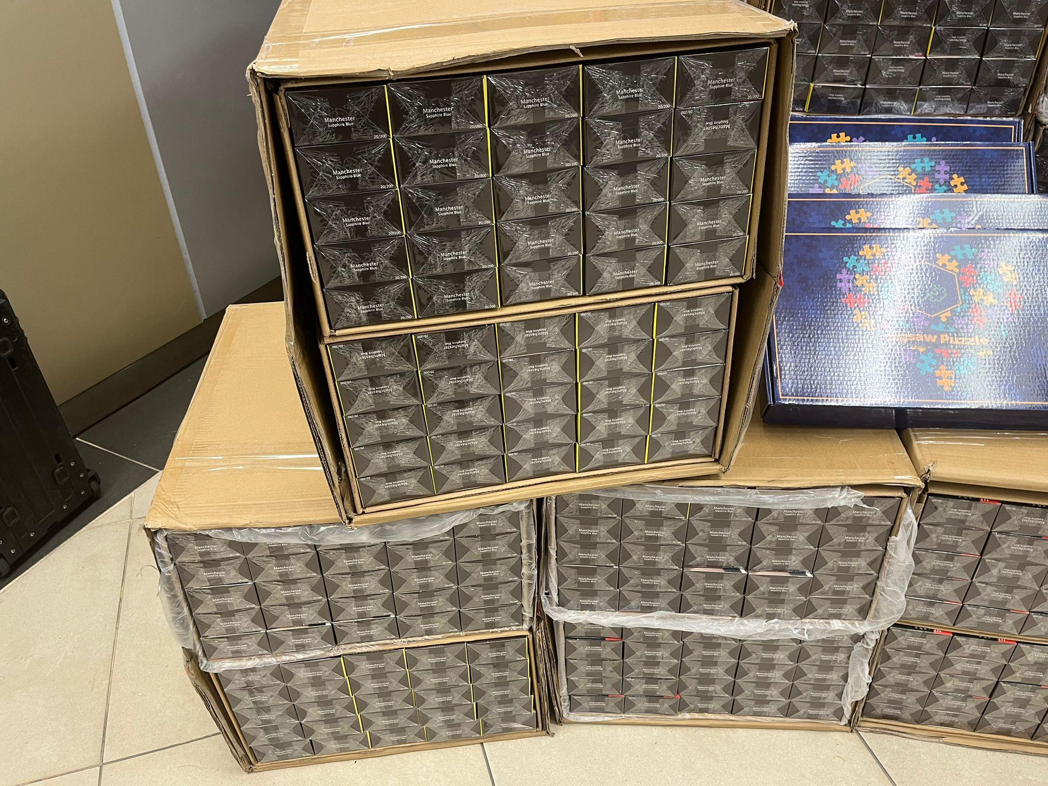 警破屯門私煙倉檢800萬貨 4非華裔男被捕