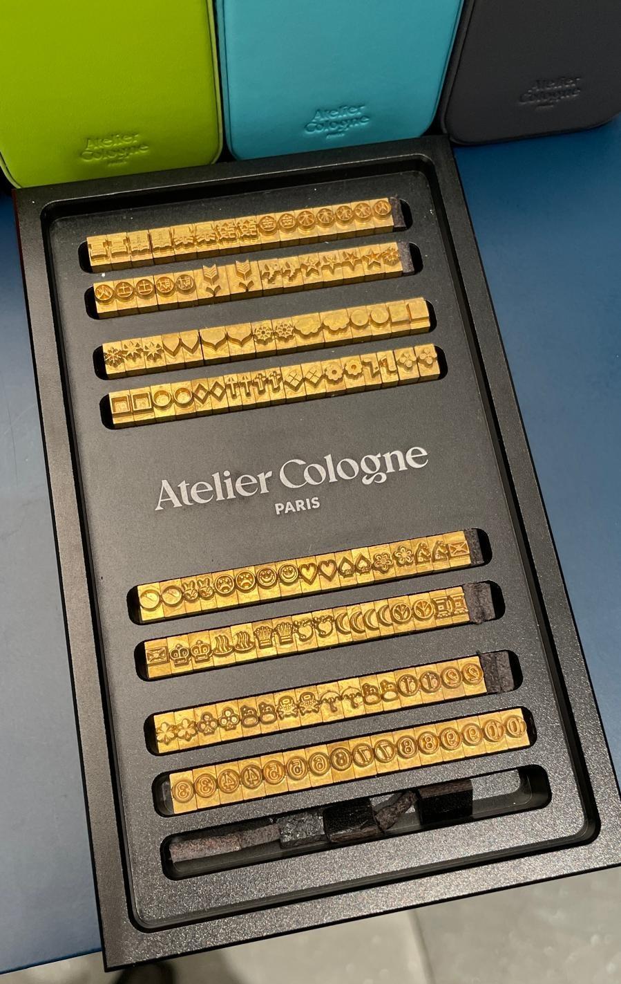 香氛皮套可自定文字及顏色等。