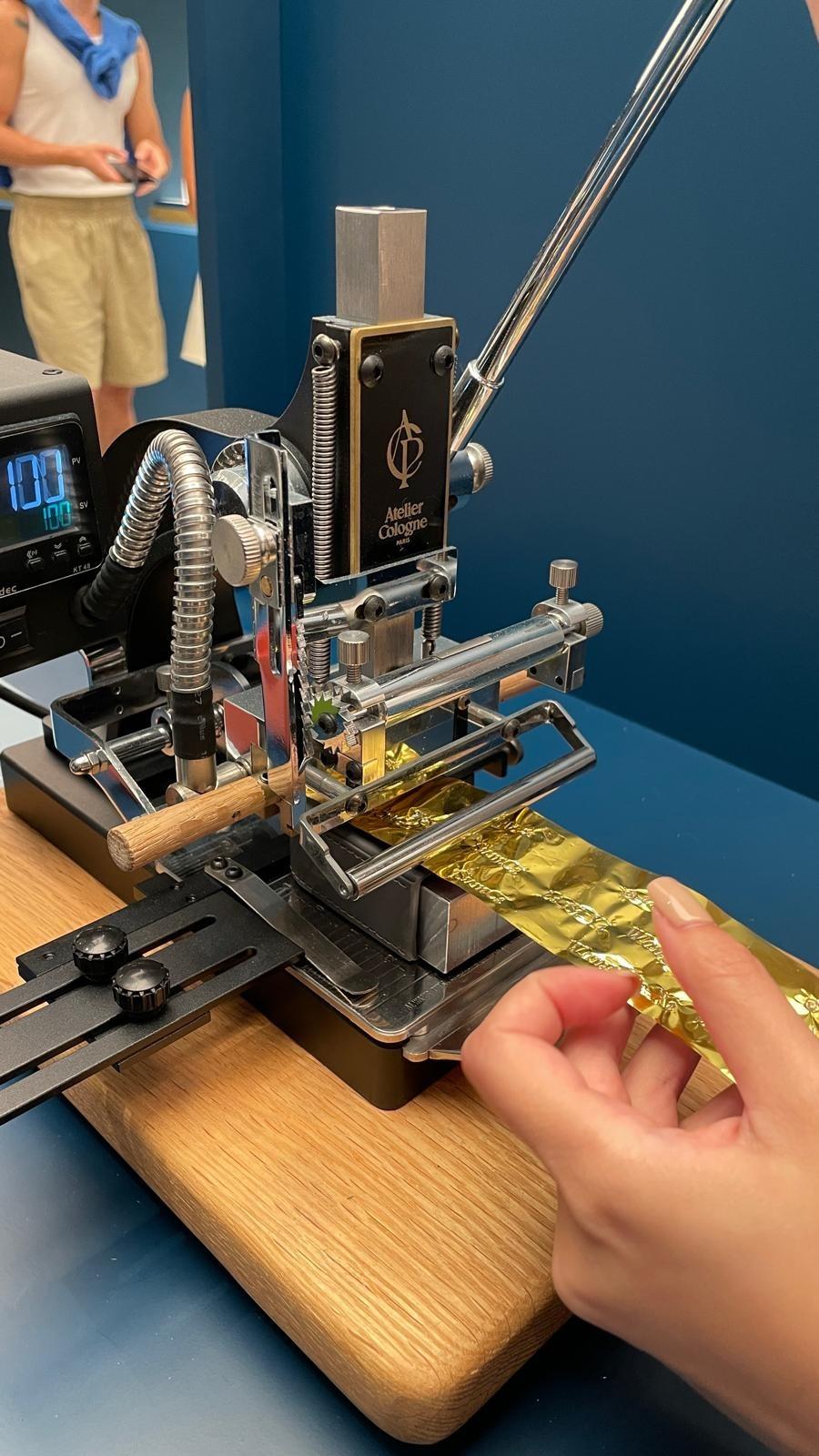 香氛皮套可自定文字及顏色等。