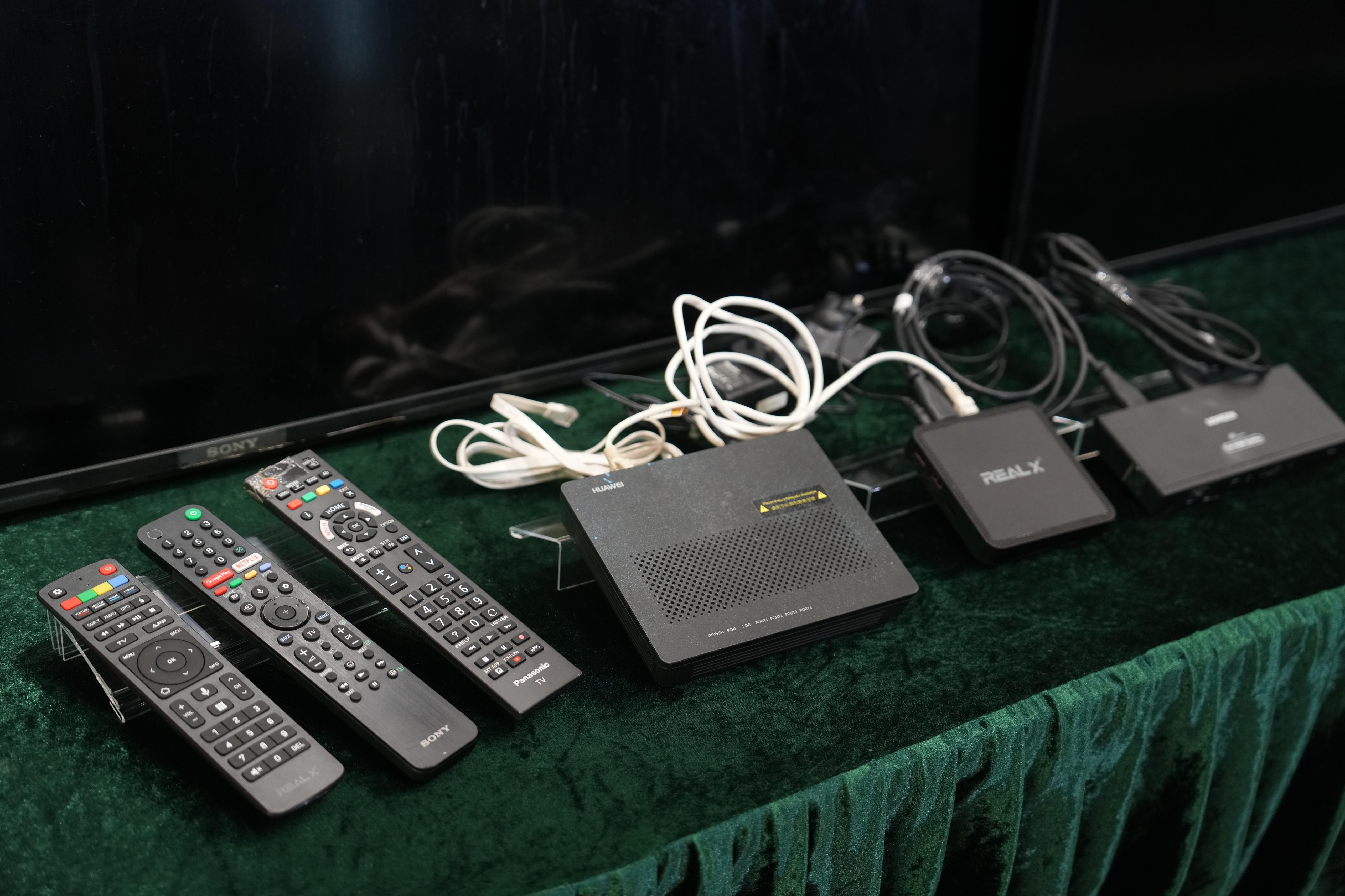 東涌食肆非法直播海外足球賽 海關引「傳播權利」拘2男