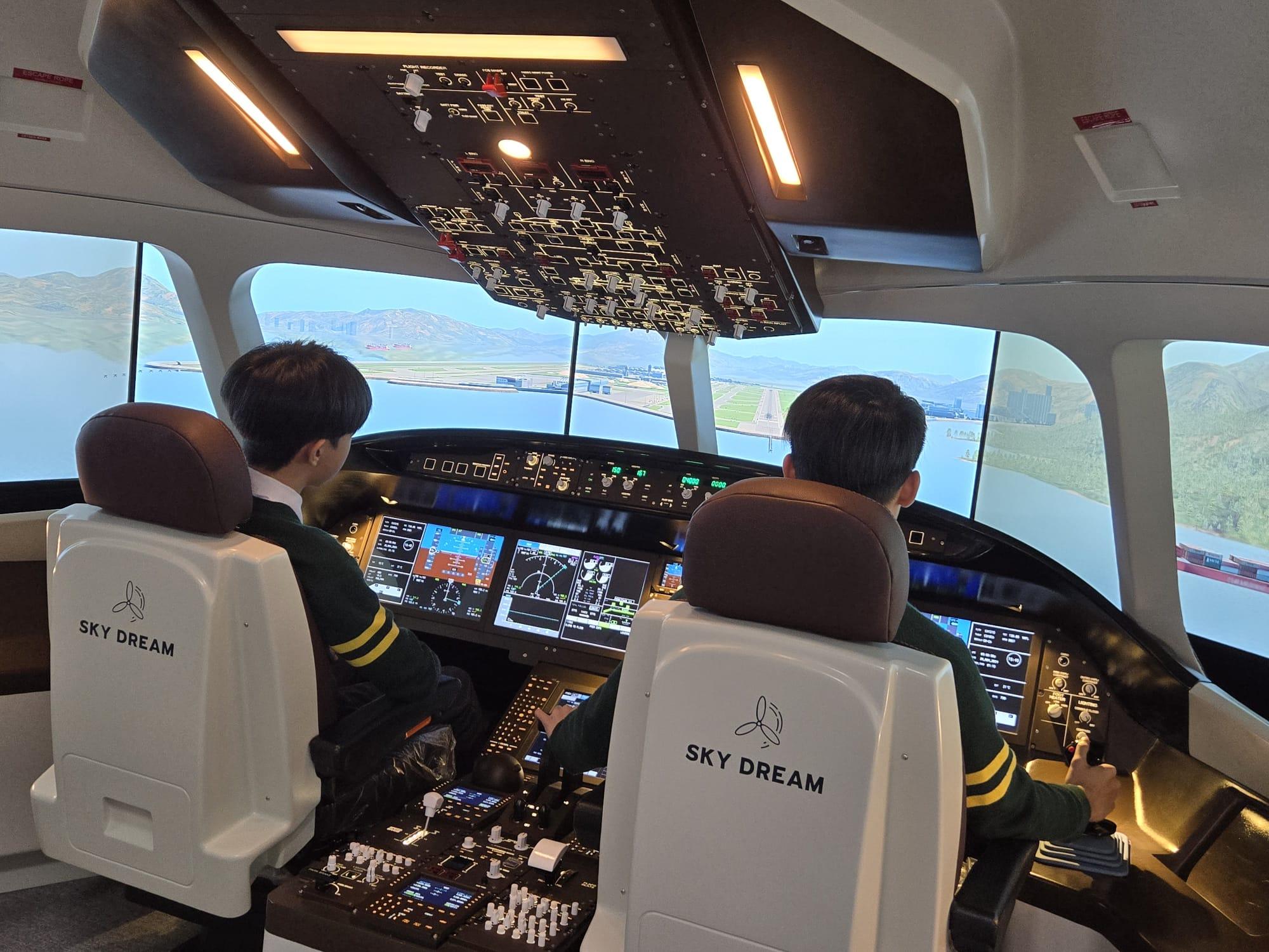 聖士提反堂添C919飛行模擬器 飛行訓練融合國情教育