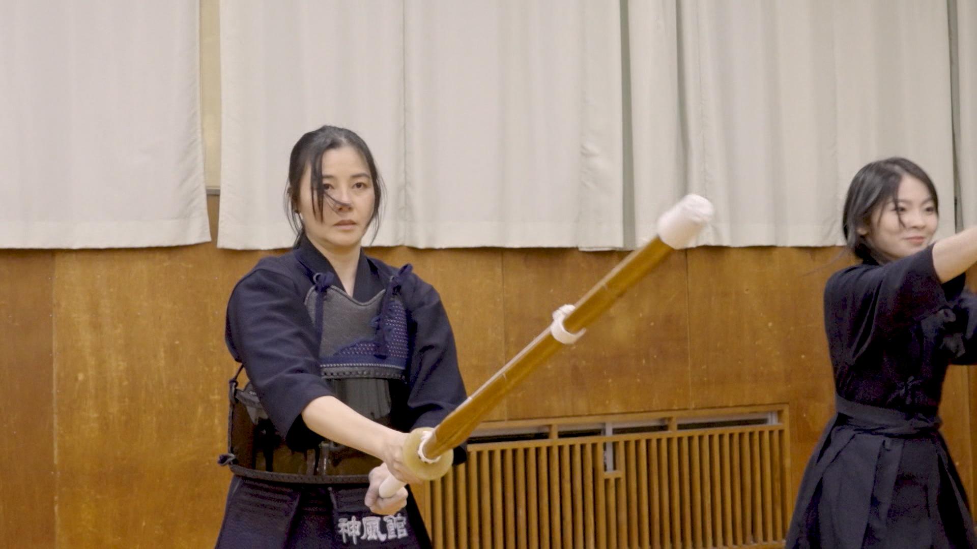 Yoyo分享現在少打羽毛球,卻喜愛學劍道。