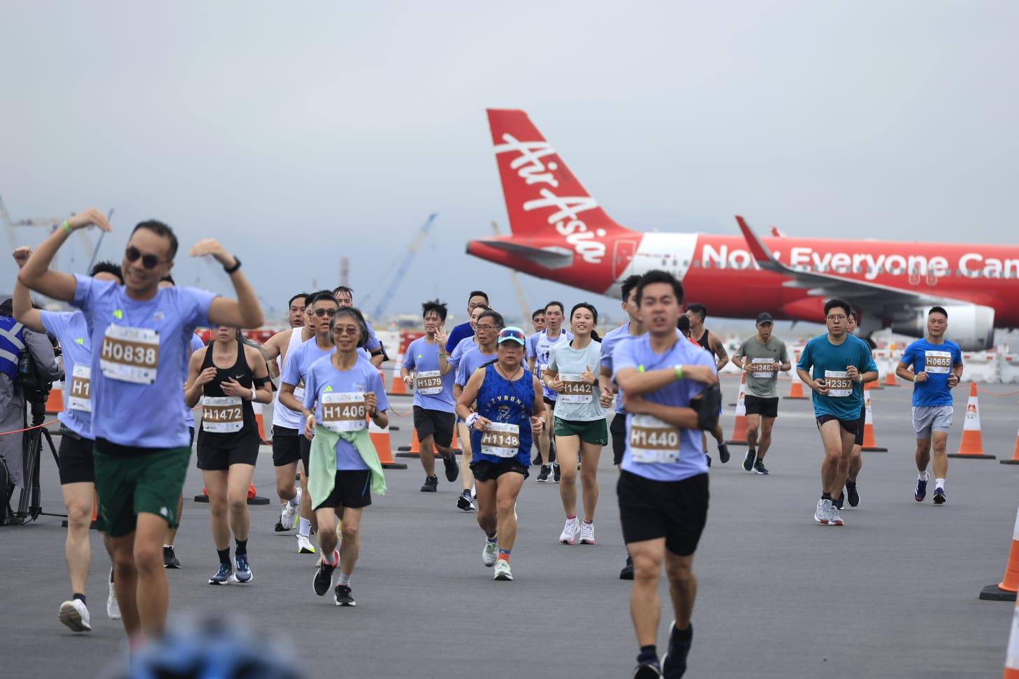 機場三跑道系統十公里國際賽早上舉行。(林俊源攝)