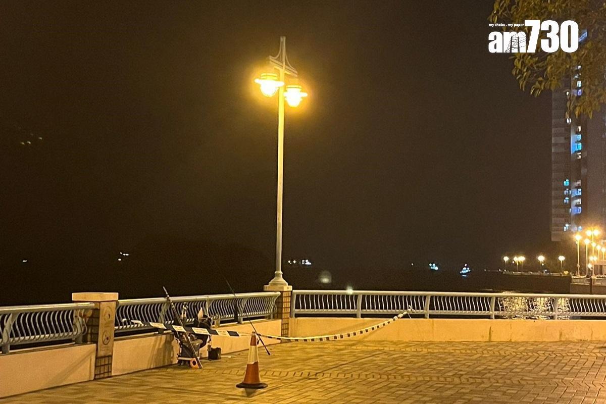 當晚在海怡半島岸邊事後遺下釣魚用具,警方封鎖現場調查。(資料圖片/讀者提供)