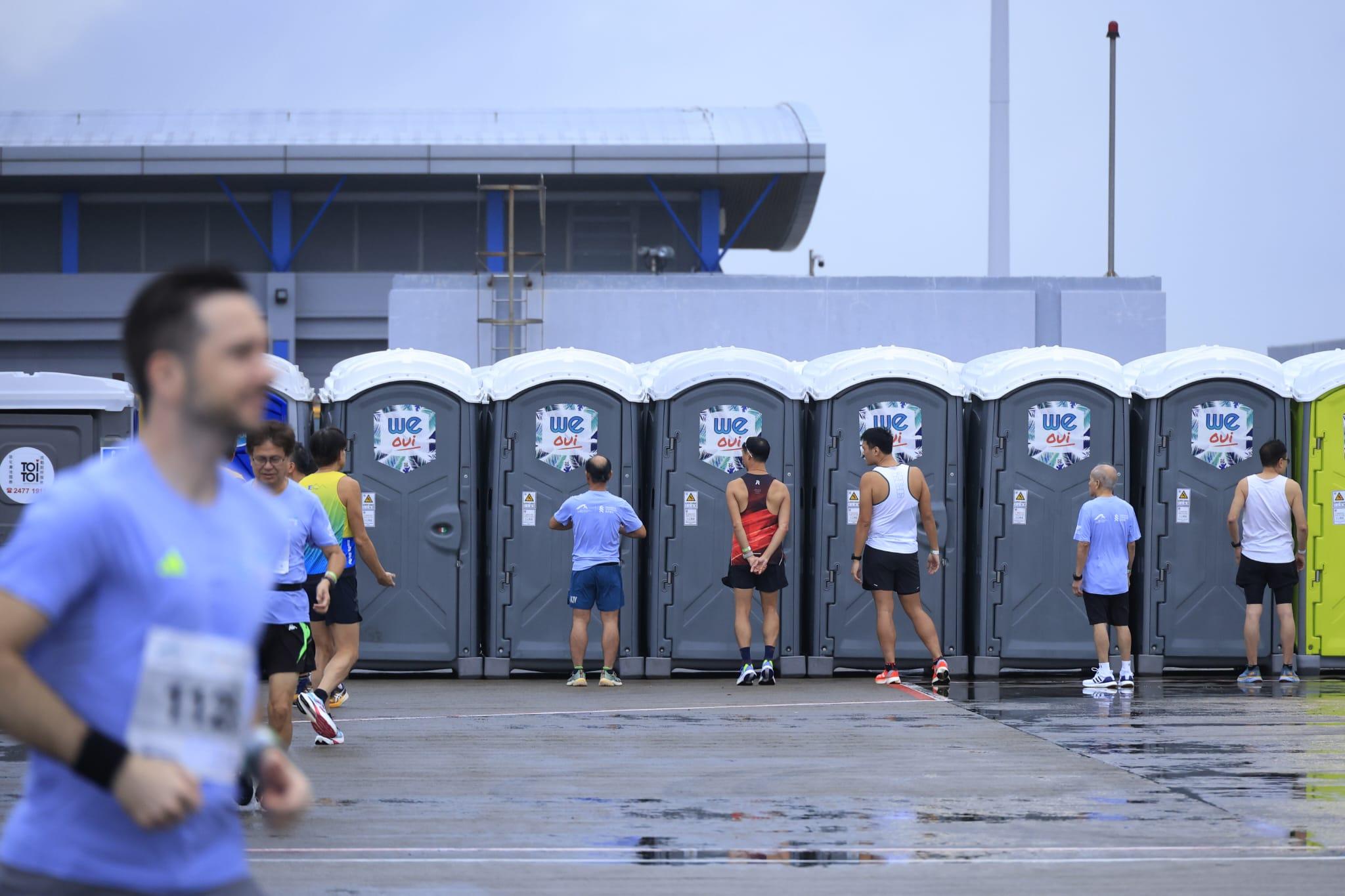 機場三跑道系統十公里今晨開跑。(林俊源攝)