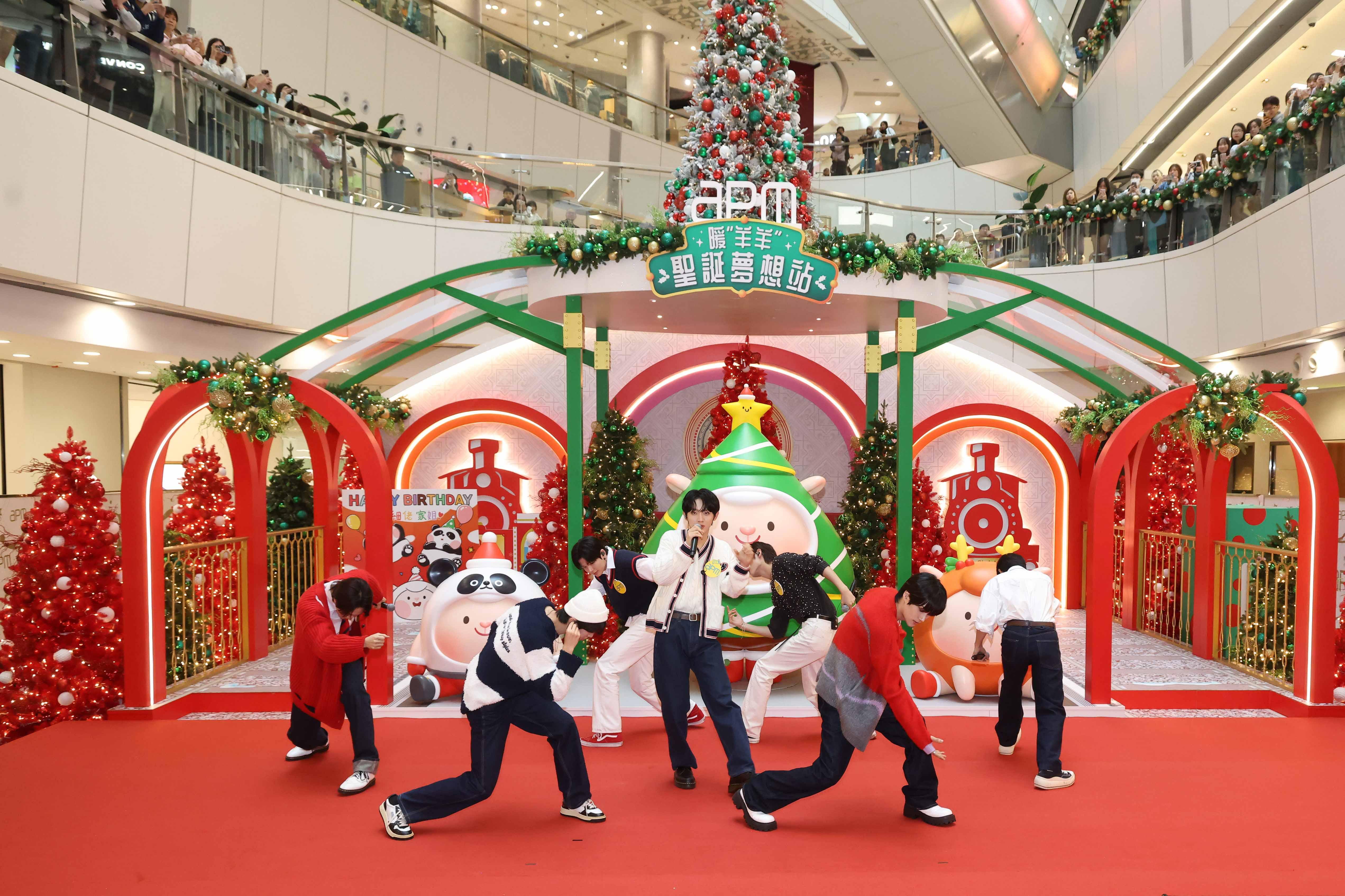 EVNNE席上獻唱了3首首本名曲。