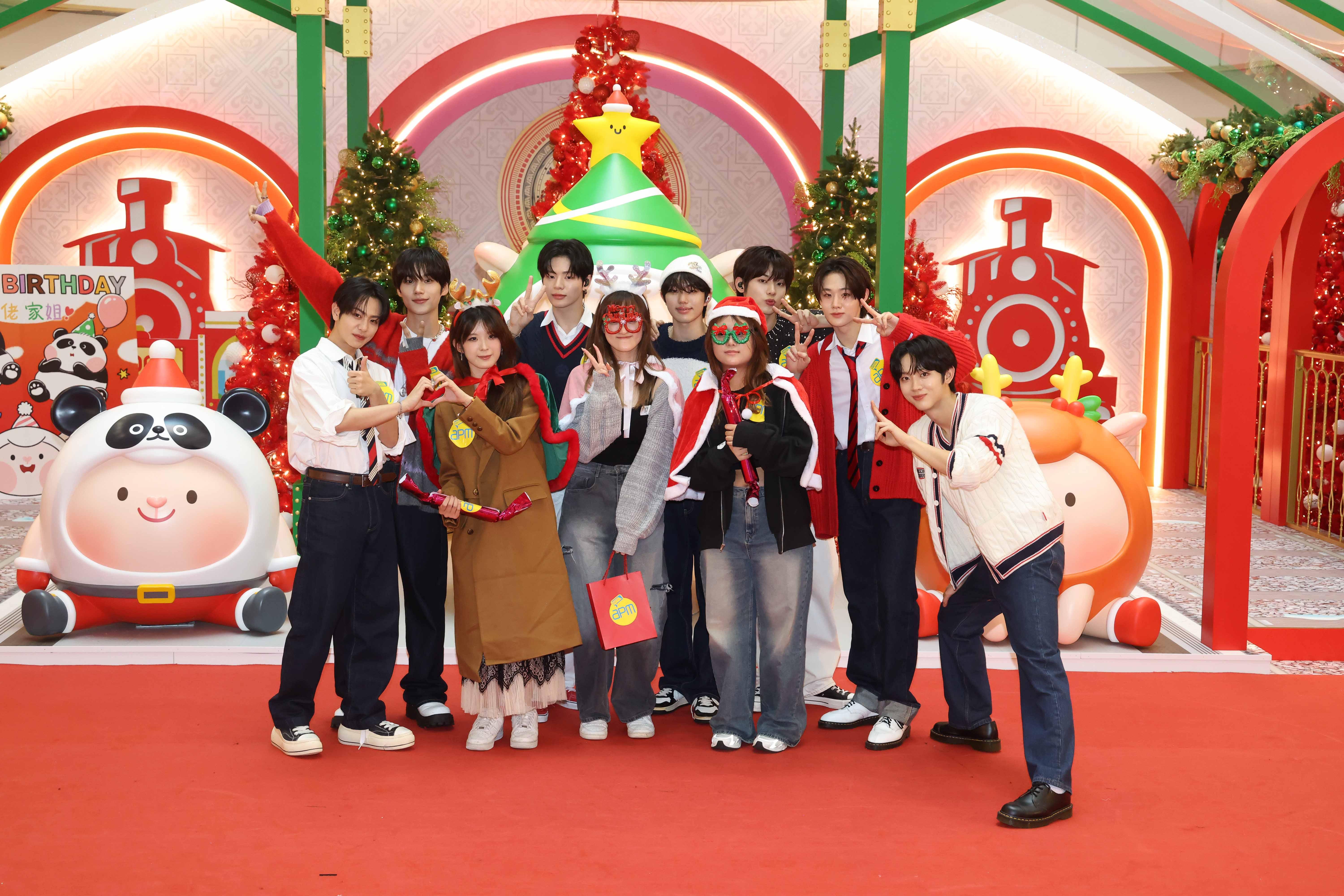 EVNNE與玩場fans大玩遊戲及影合照留念。