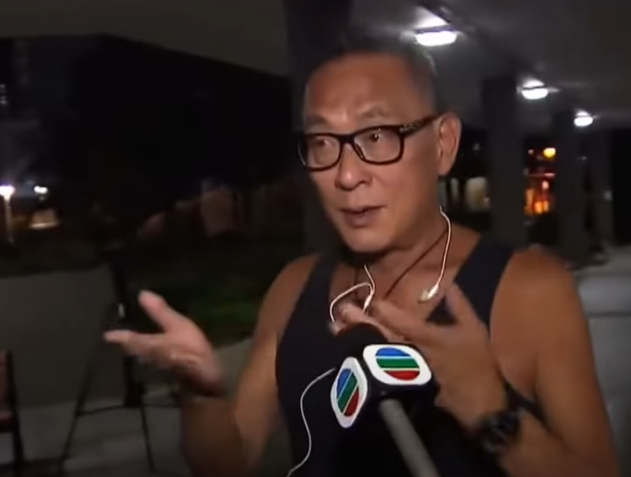 颱風「桃芝」襲港,杏花邨海傍風勢強勁,無綫新聞採訪一名出街跑步的居民張先生,他在訪問中爆金句,豪言鍾意返工而「唔想(8號風球)掛咁耐」。(無綫新聞截圖)