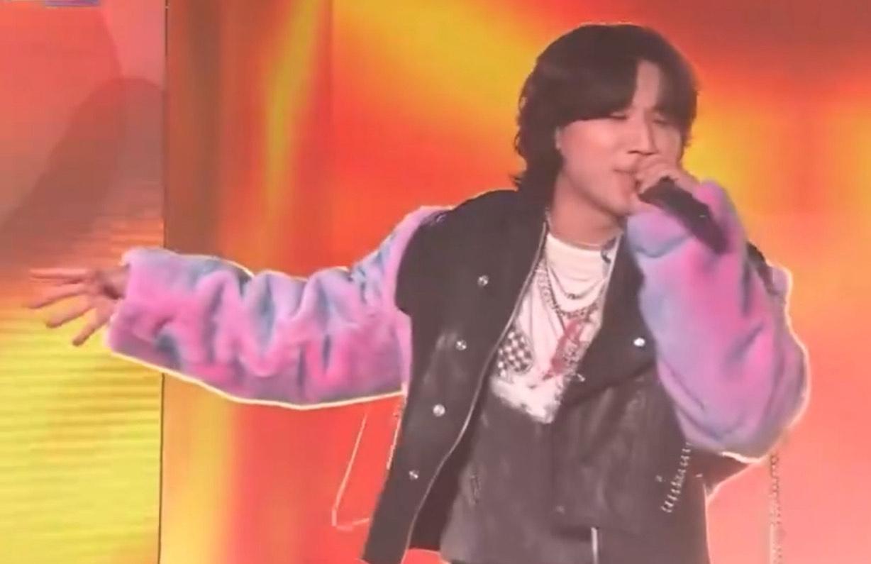 大聲則以招牌靚聲震懾全場。