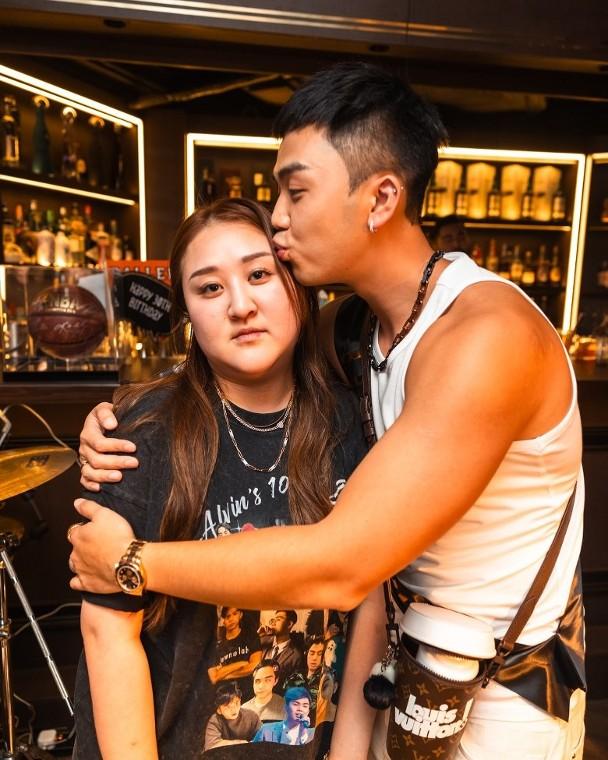 伍富橋表示長時間跟老婆在一起,根本不可能偷食。