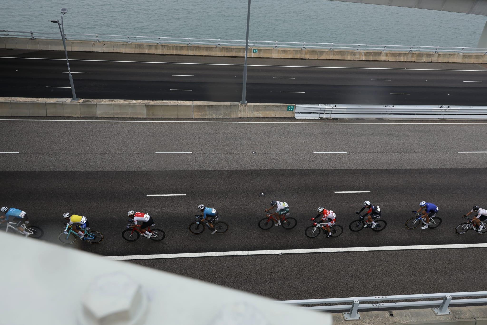 全運會公路單車測試賽今晨起步。(林俊源攝)