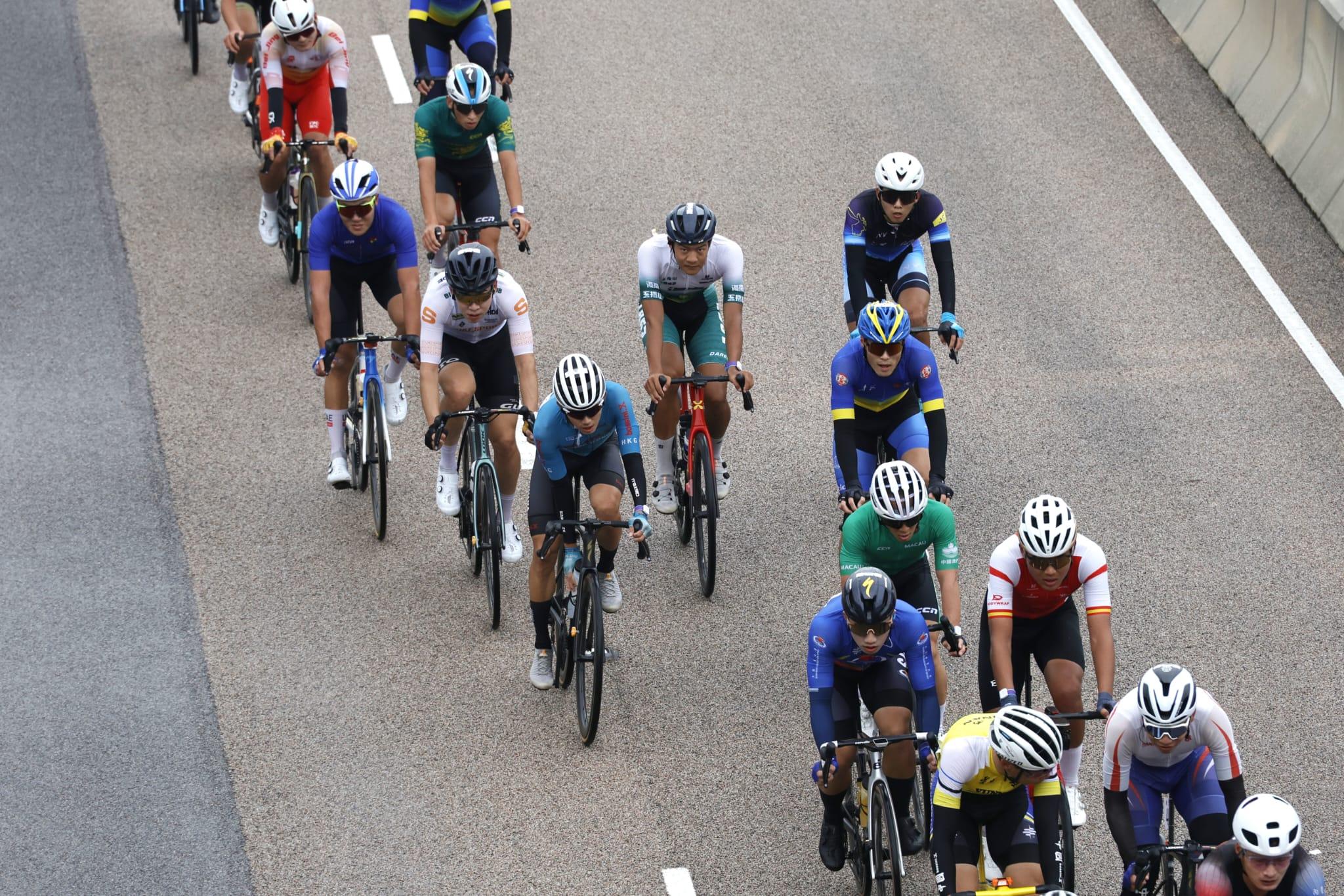 全運會公路單車測試賽今晨起步。(林俊源攝)