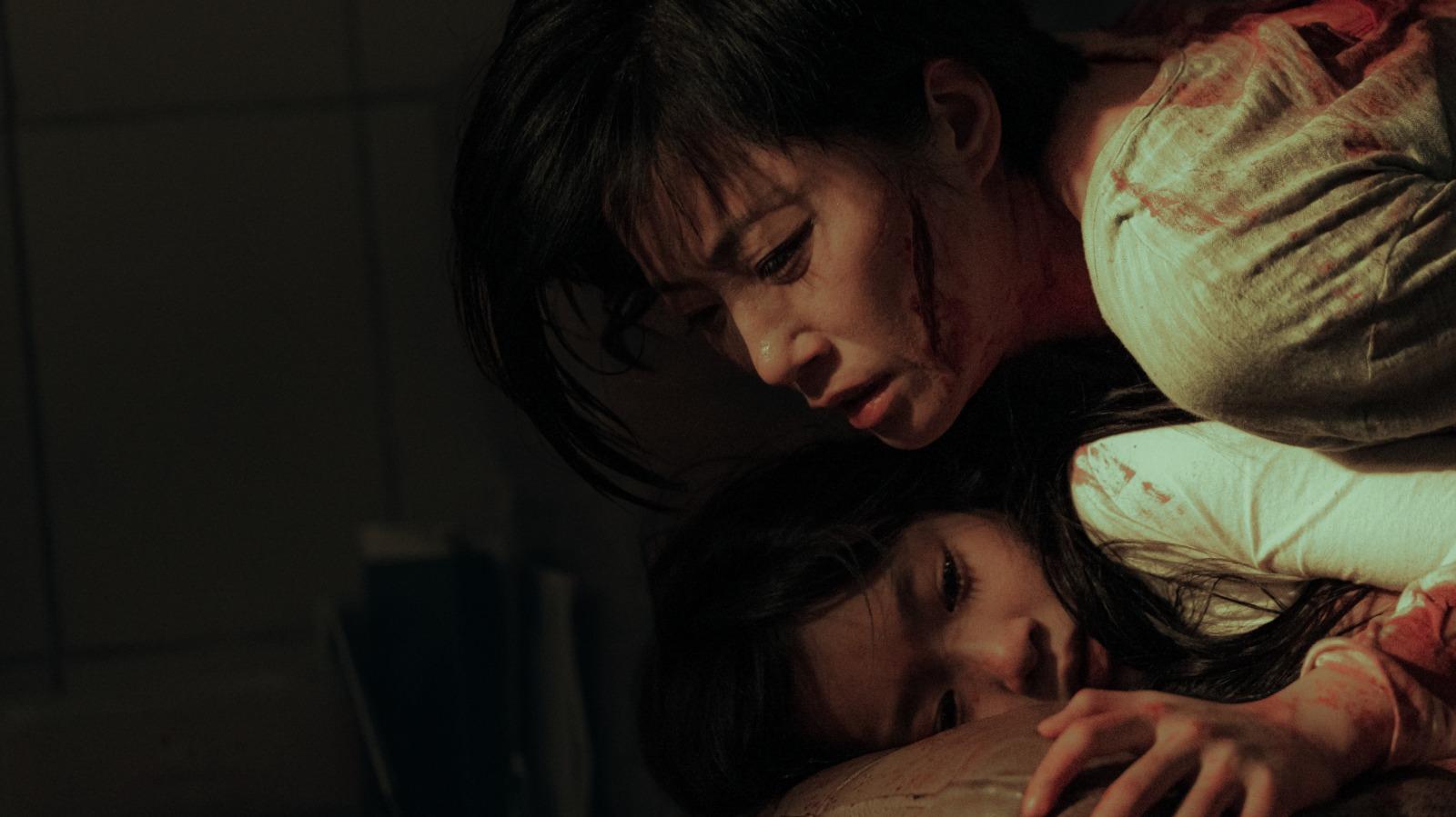 《爸爸》改編自2010年發生於荃灣享和街的「15歲思覺失調少年弒母殺妹」案。