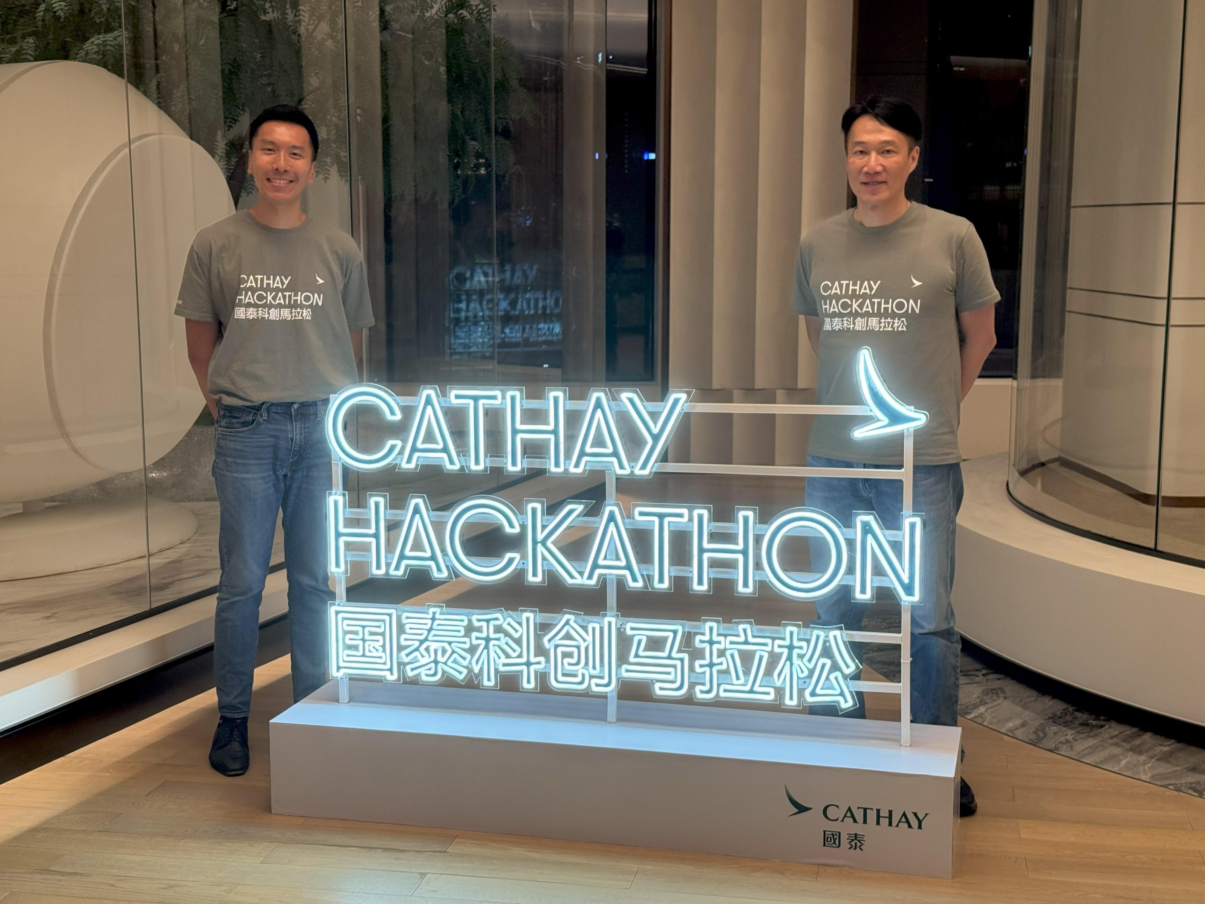 國泰數碼部總經理鄒銘諾(左)及國泰數碼及資訊科技董事方逸翔(右)均滿意今年參賽者表現。