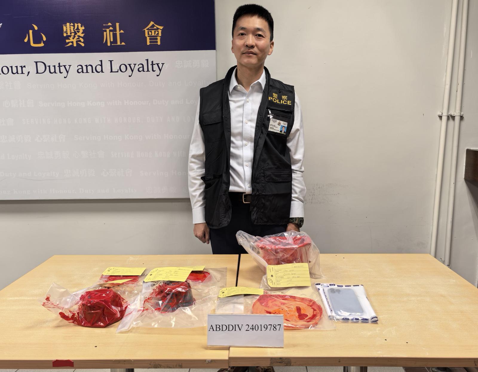 西區警區反三合會行動組接手調查,相信事件與香港仔街市檔口競投有關,於同日以「刑事恐嚇」及「刑事毀壞」拘捕一名51歲有黑社會背景的男子,相信他為案件主腦。