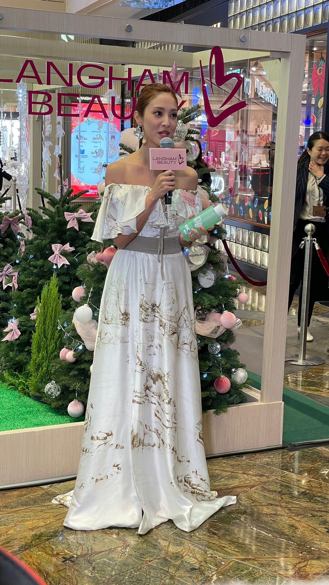 Grace稱,一直注重環保,又教兒子如何環保過聖誕。