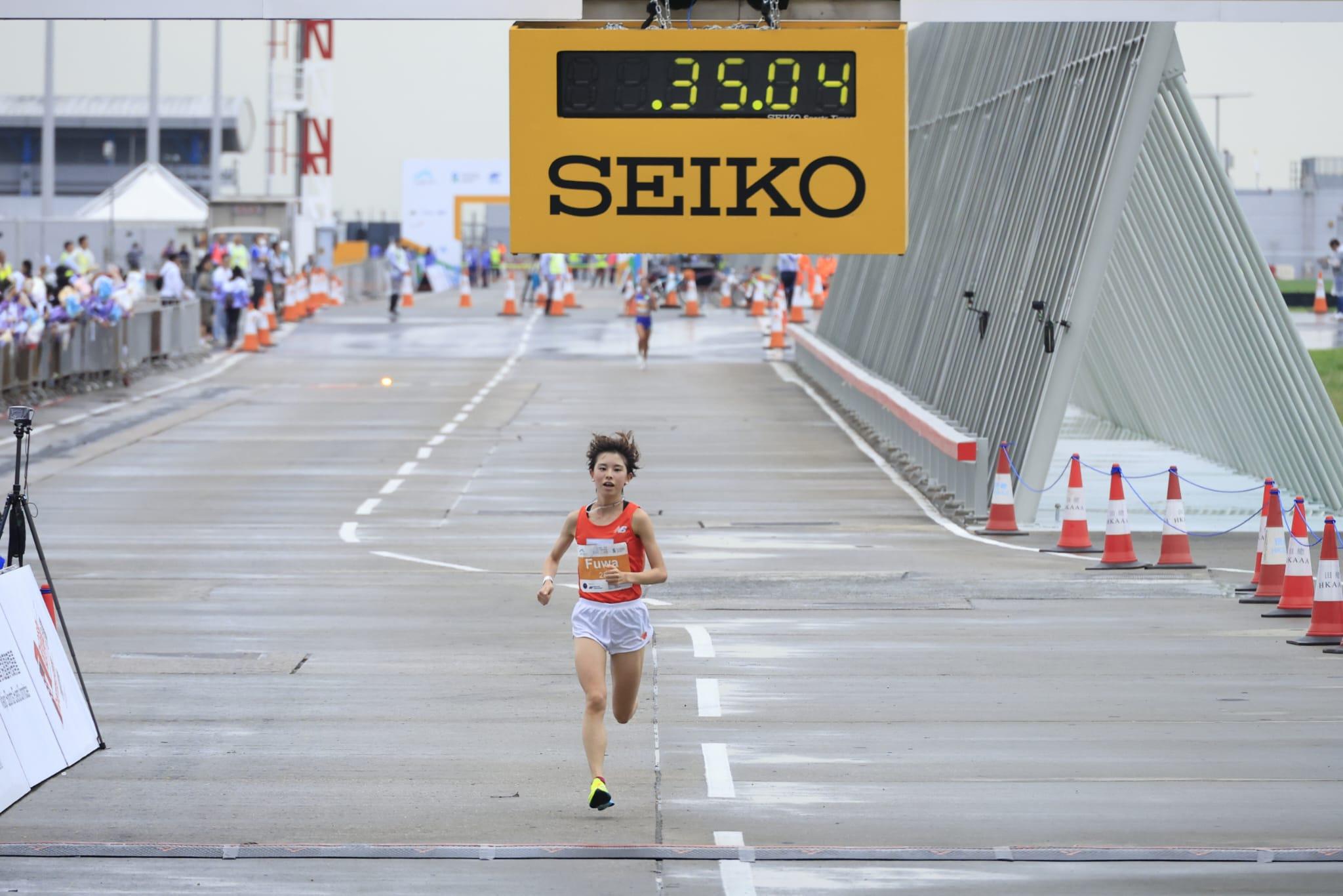 機場三跑道系統十公里今晨開跑。(林俊源攝)