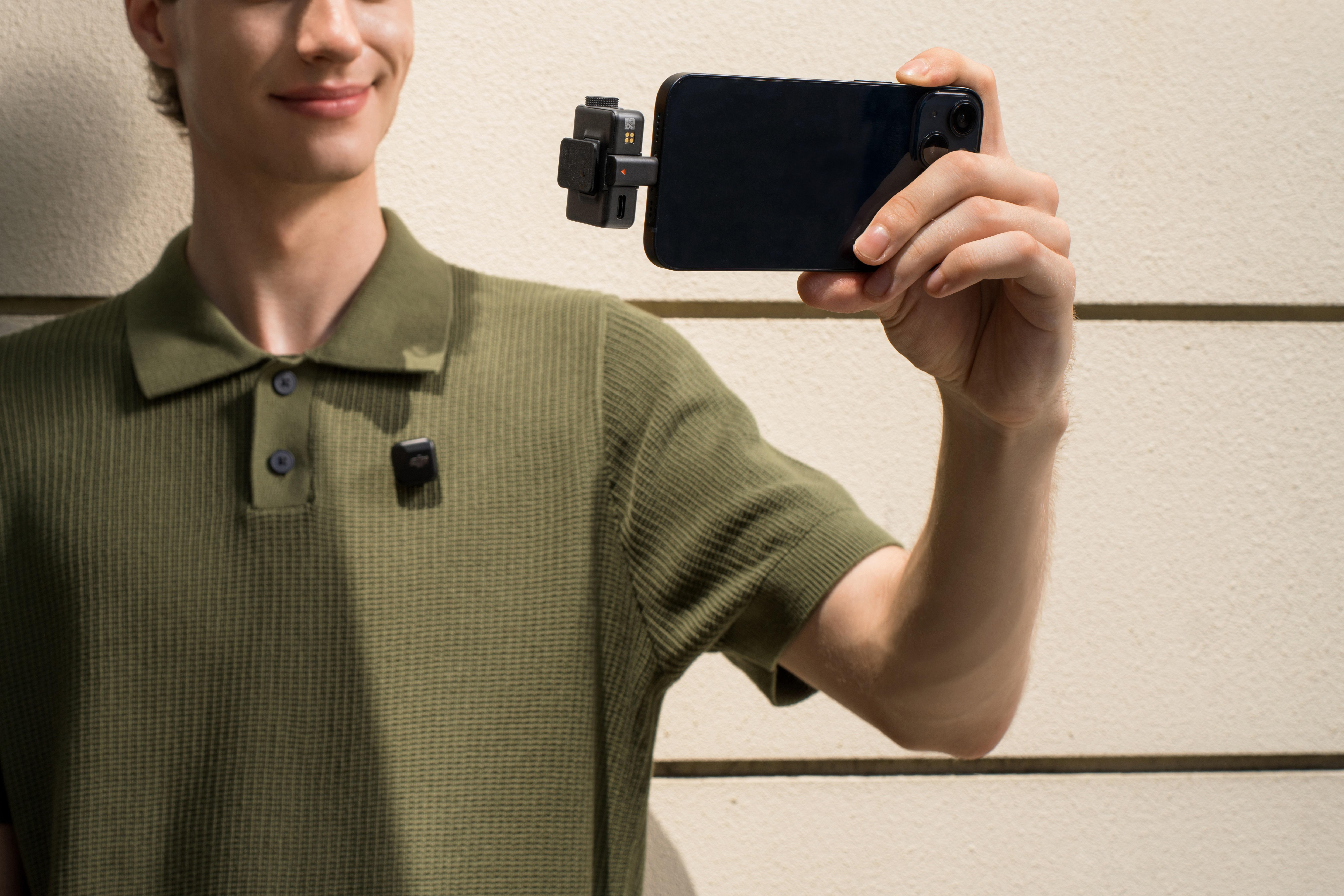 DJI Mic Mini可直接插入手機之中收音。