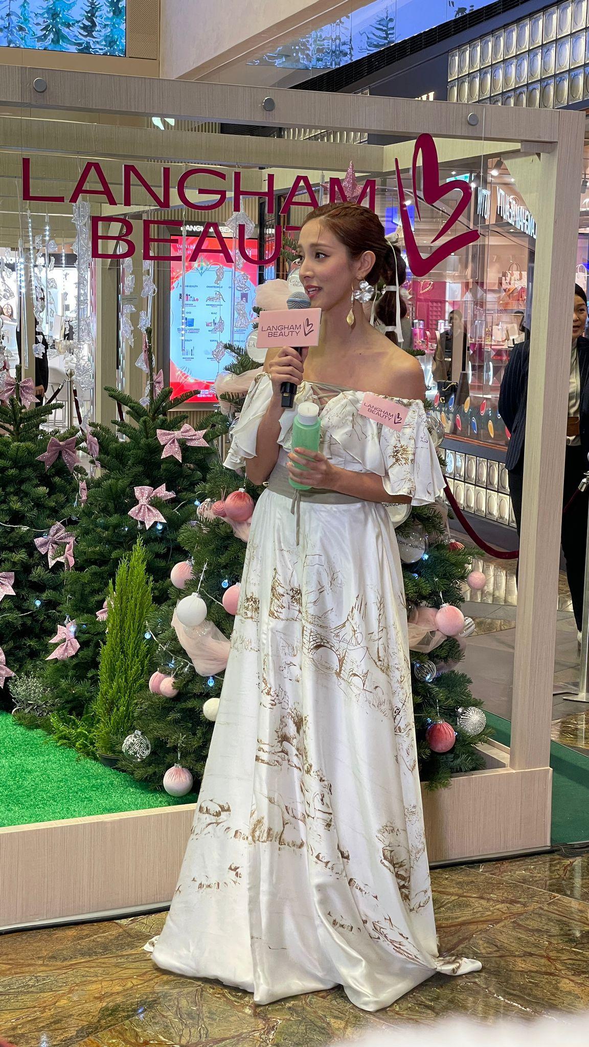 Grace指聖誕正計劃全家到東南亞旅行。