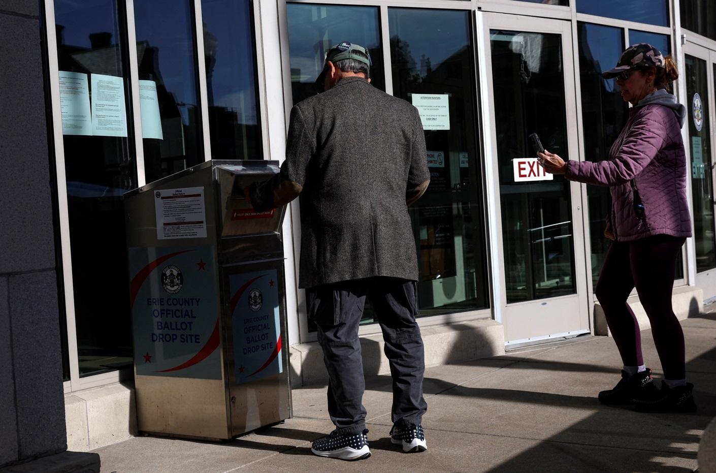 賓夕法尼亞州埃里縣選民提前投票。(路透社)