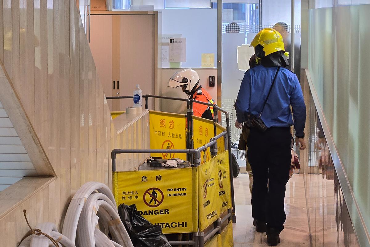 中環歐陸貿易中心日前有電梯維修學徒墮坑死亡。(資料圖片)