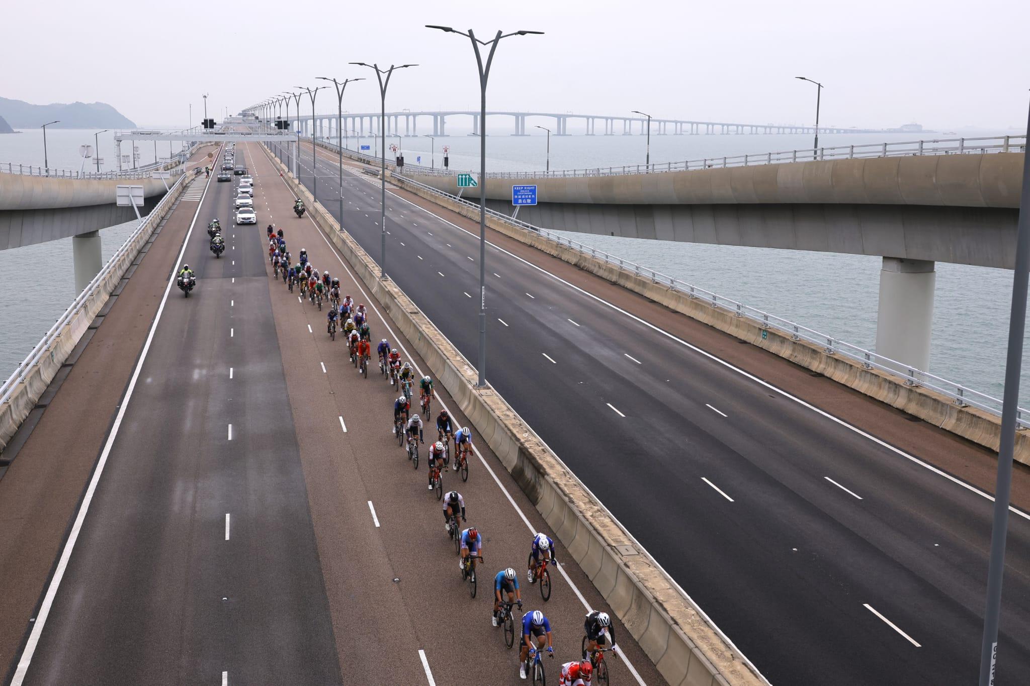 全運會公路單車測試賽今晨起步。(林俊源攝)