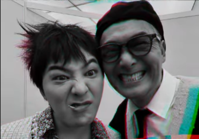 GD咬火柴扮「Mark哥」與發哥頭貼頭合照。