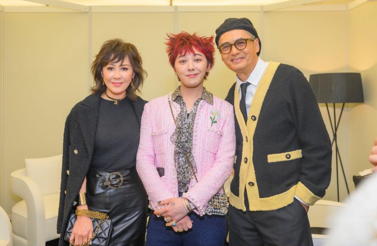 GD跟劉嘉玲、周潤發合照留念。