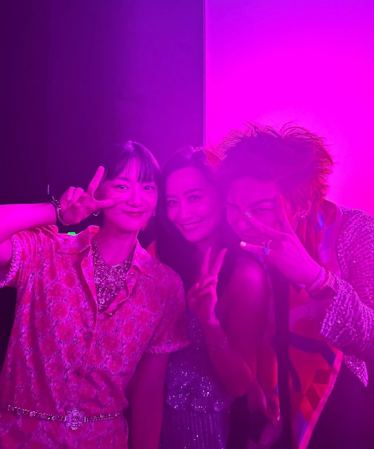 陳法拉、Angela亦有跟GD集郵。