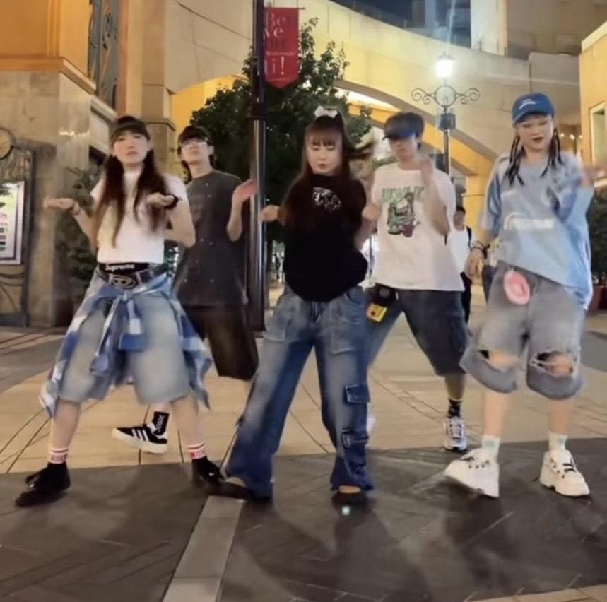 KC跟WinWin熱戀時,曾與「小三」一同在日本拍攝街頭跳舞影片。