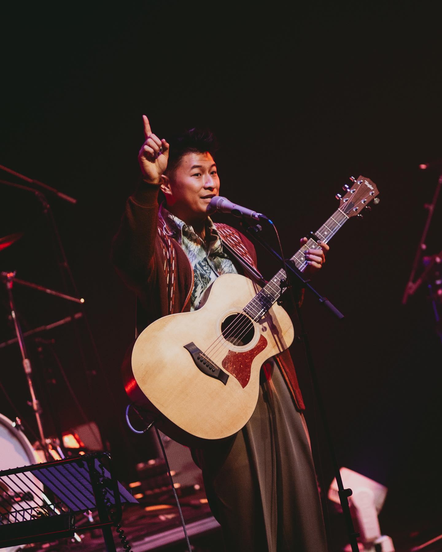 民謠創作歌手lewloh。