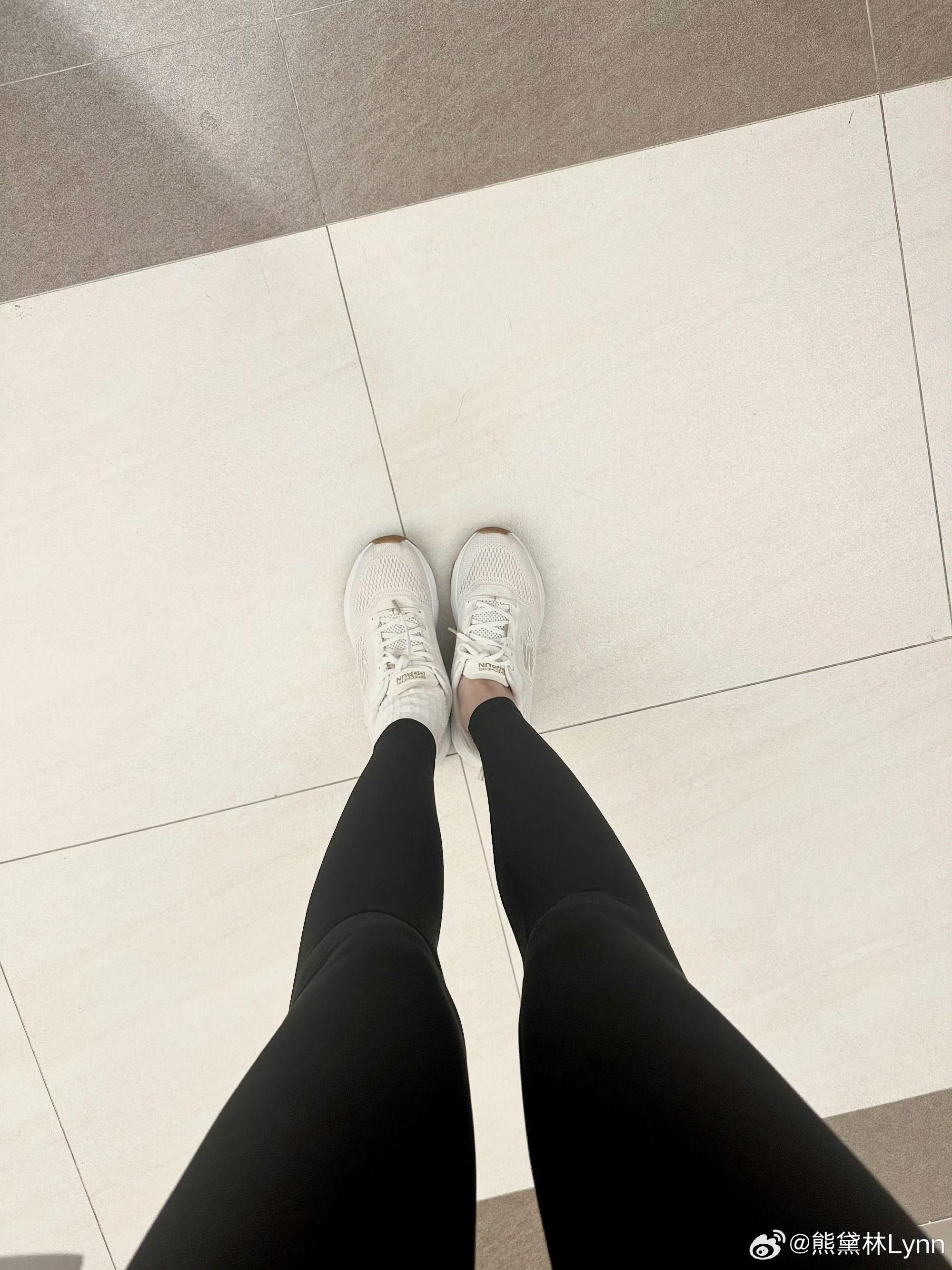 熊黛林腳踝包紮後還能穿波鞋,似乎情況不太嚴重。