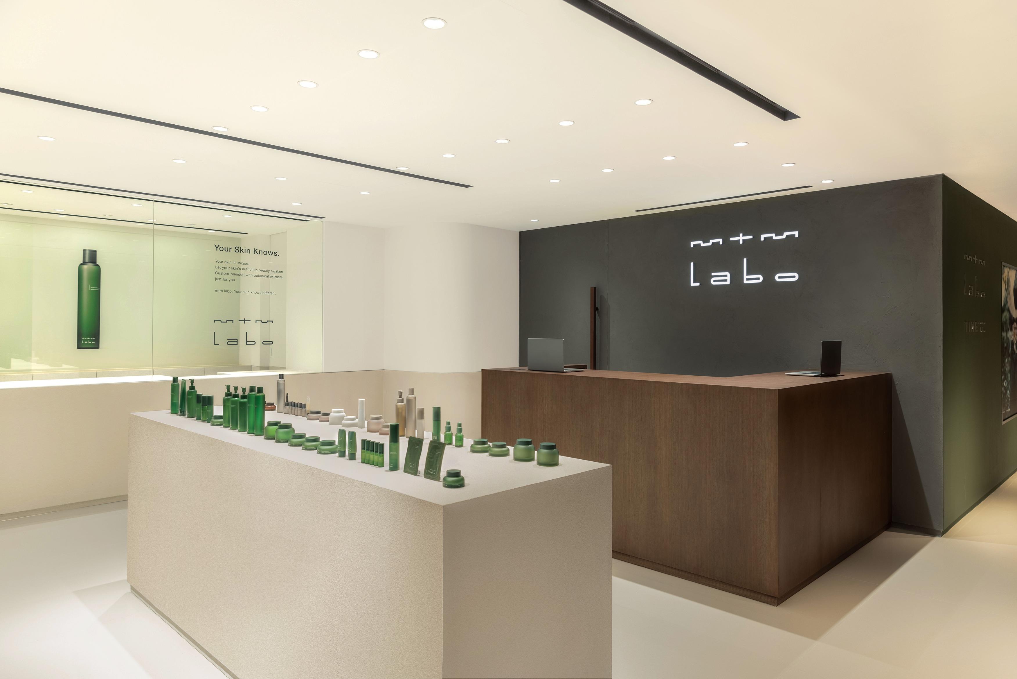 護膚顧問針對個人護膚,由原液庫中挑選適合的草本原液,「調配」於護膚品或療程使用。