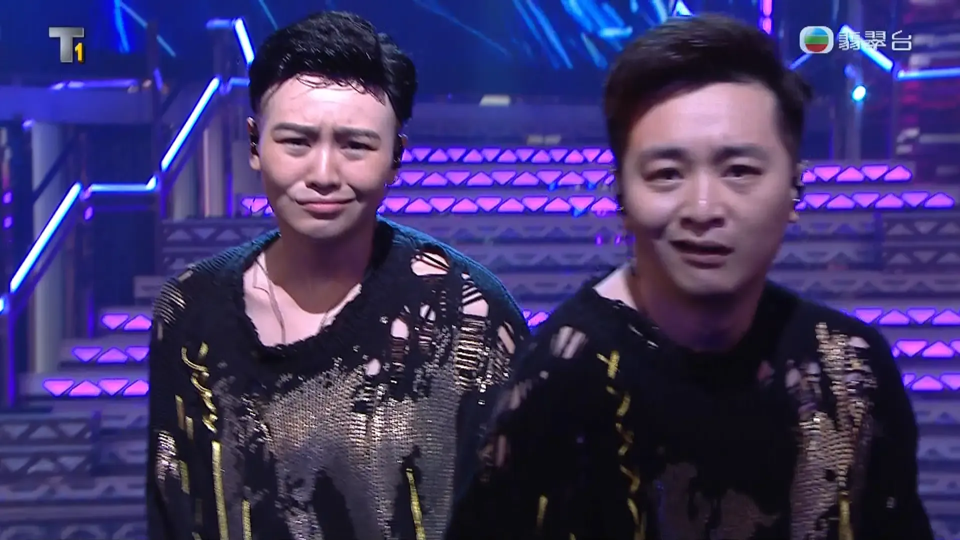 譚輝智、關嘉敏合體跳《屈到病》。