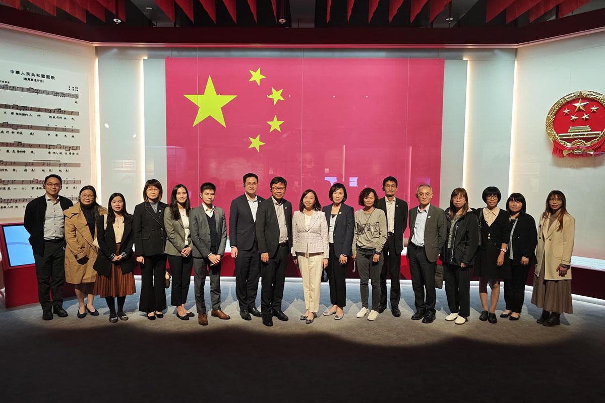 民政及青年事務局常任秘書長與團隊到場參觀。(民政及青年事務局FB)