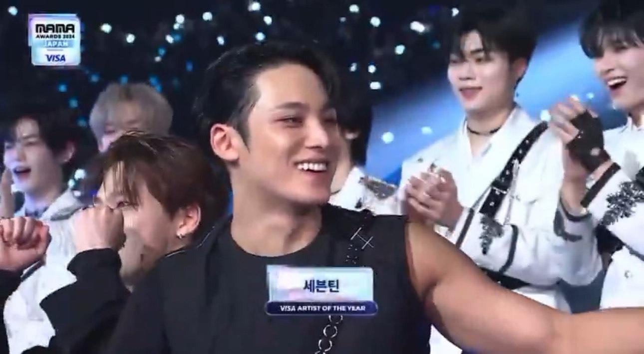 SEVENTEEN掃兩獎,珉奎表現興奮。