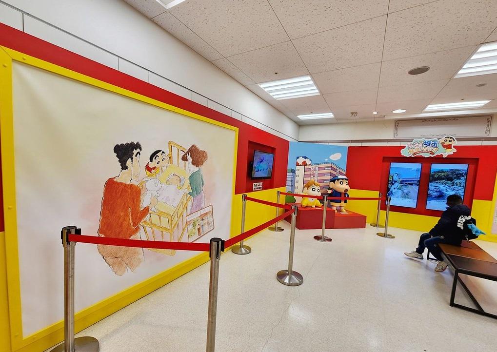 伊藤洋華堂春日部店內的《蠟筆小新》展示區。(互聯網)