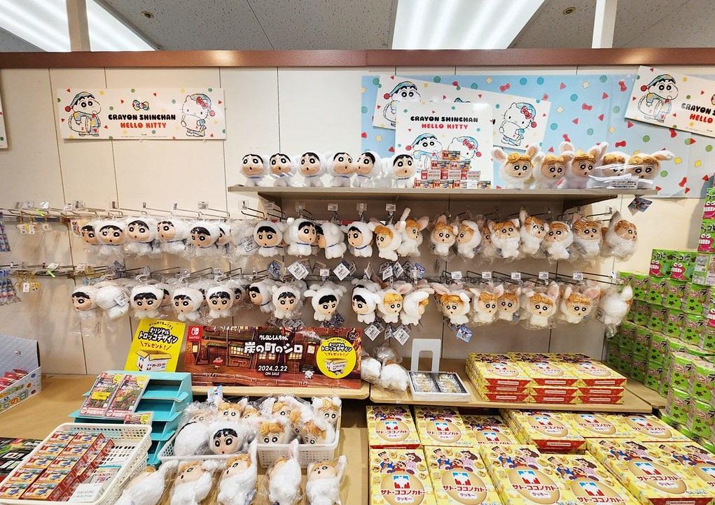 店內的蠟筆小新商品。(互聯網)