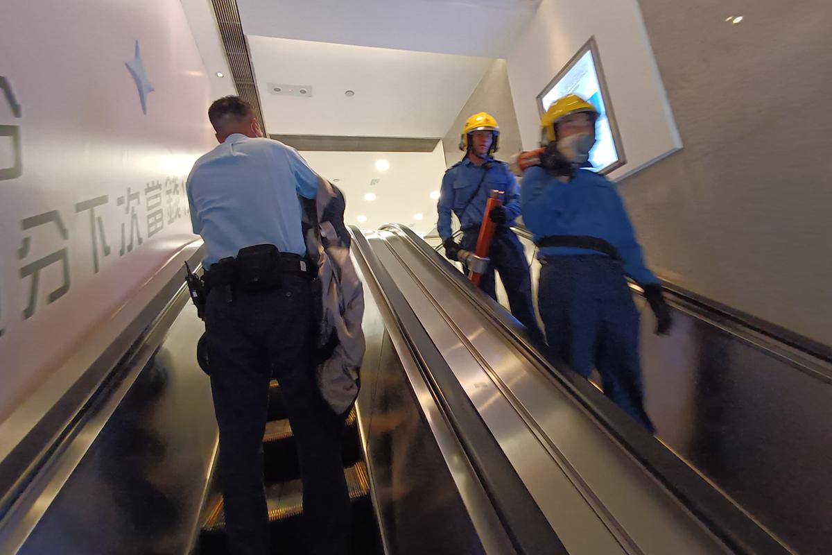 中環歐陸貿易中心日前有電梯維修學徒墮坑死亡。(資料圖片)