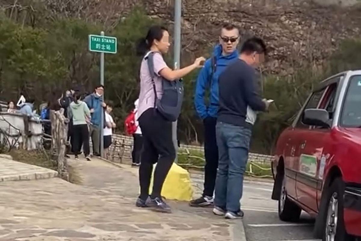 疑似的士司機的男子態度隨即軟化。(FB群組「車cam L(香港群組)」片段截圖)