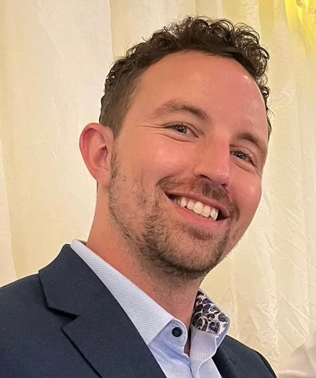 獸醫John Ellis因工作及感情生活陷泥沼而自尋短見。(互聯網)