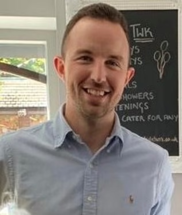 獸醫John Ellis因工作及感情生活陷泥沼而自尋短見。(互聯網)