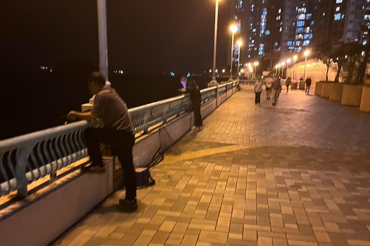 當晚在海怡半島岸邊。(網上圖片)