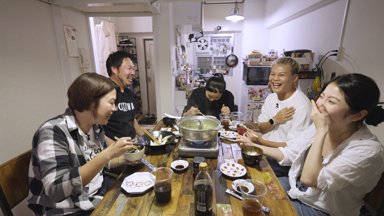 蒙嘉慧帶吳保錡和陳海寧吃當地家常便飯。