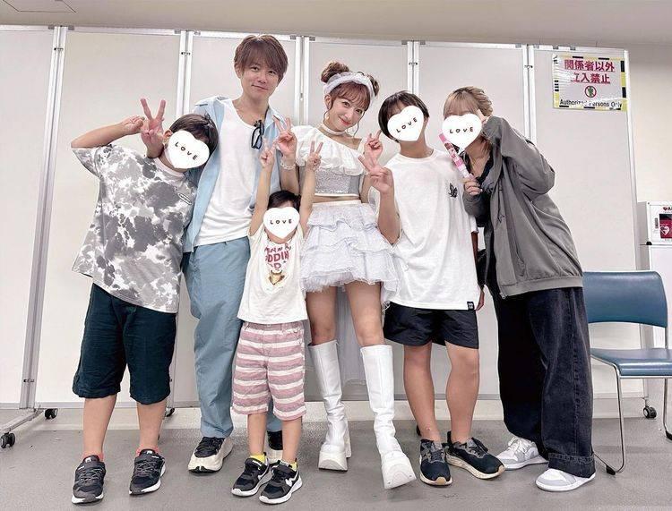 希空一直以來在父母社交網內都遮樣示人。