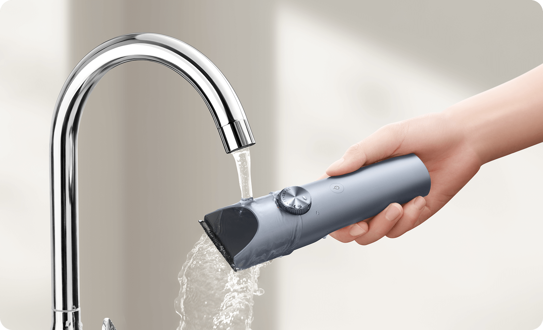 IPX7防水等級,刀頭及機身均可直接在水龍頭下沖洗。