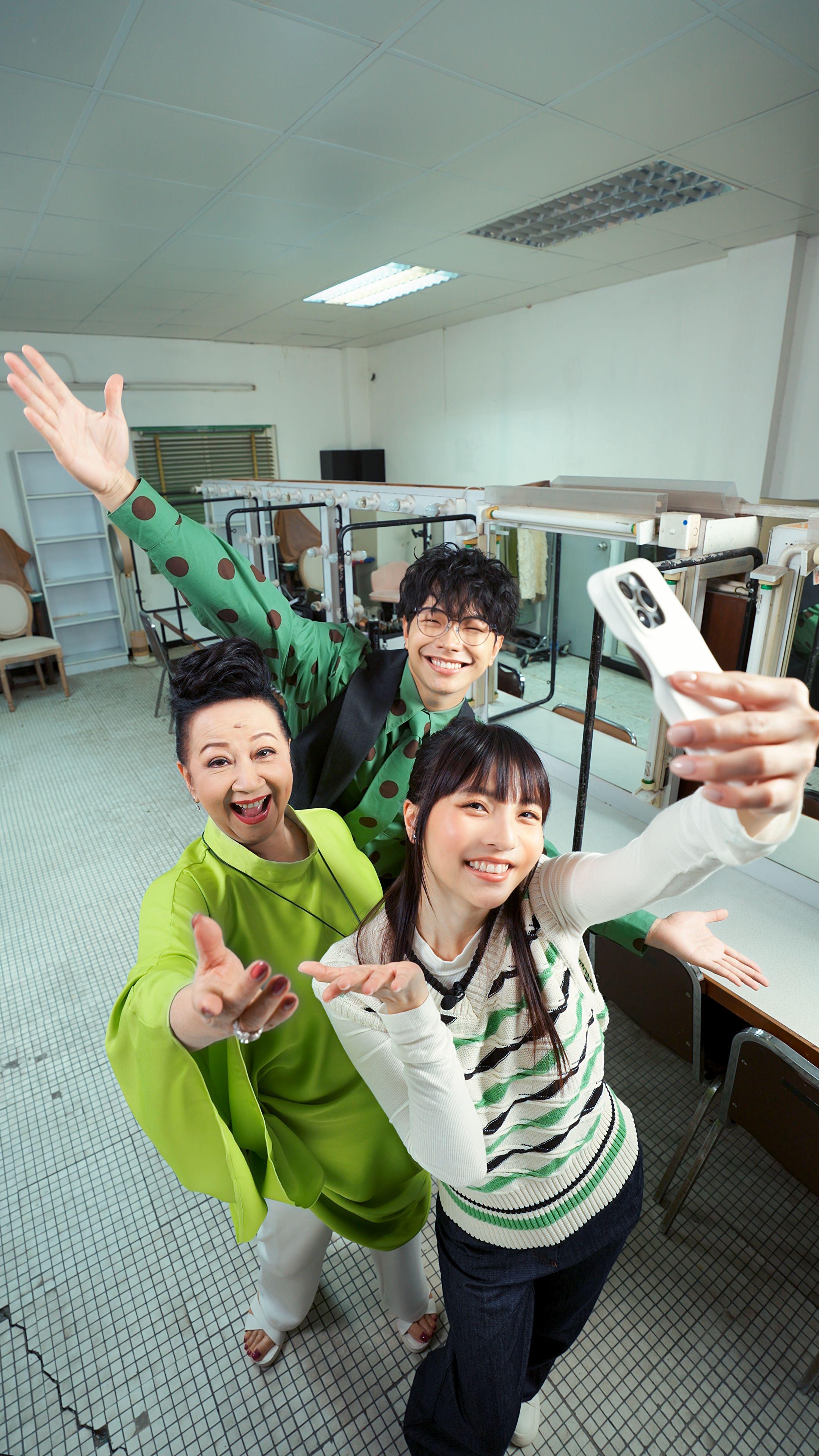 薛家燕率阿冰及程人富大跳新式「十字步」!