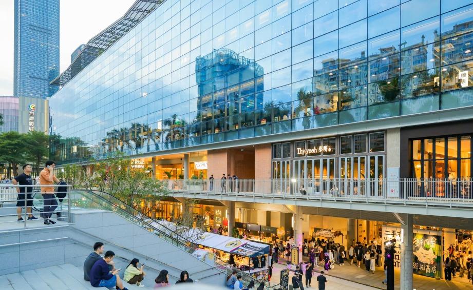 Kaledo嘉樂道坐落在南山中心區保利劇院旁,定位為「都市自然主義文化商業體」,水泥圓柱型格十足。(圖片來源:Kaledo微信)